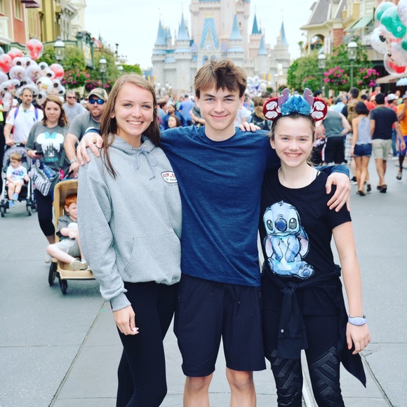 Meet your Posher, Jennifer - Picture 3 of 3